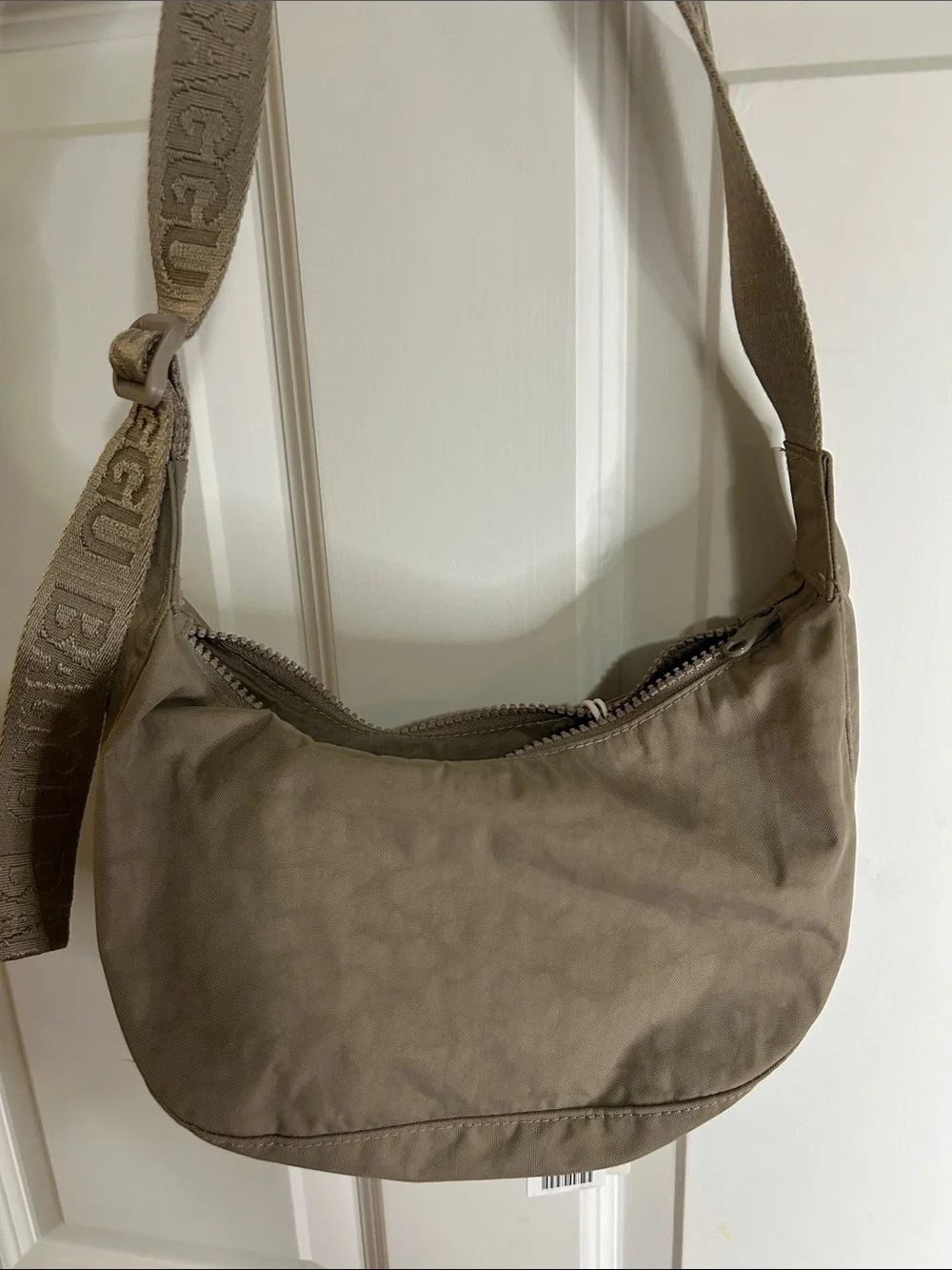 BAGGU compact crescent
